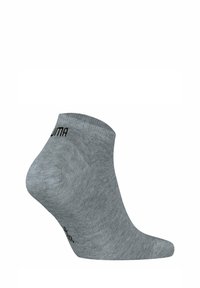 Grå ankelstrumpa gjord av mjukt, elastiskt tyg. Har en snug passform, ribbad mudd och en logotyp tryckt på sidan. Inga distinkta mönster.