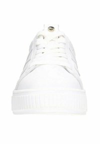 Witte sneakers met een glad leren bovenwerk, dikke rubberen zool met textuur en platte veters. Heeft een klein logo op de tong.