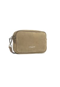 Borsa a tracolla beige in suede compatta con cerniera argentata, gancio per cinturino rimovibile e logo "Lancaster Paris" sulla parte anteriore.