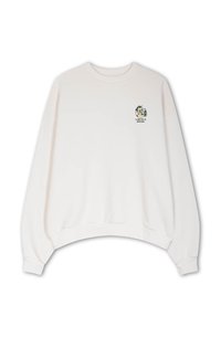 Λευκό cropped φούτερ με μακριά μανίκια, που διαθέτει ένα μικρό πράσινο λογότυπο στο αριστερό στήθος. Μαλακό βαμβακερό υλικό, χαλαρή εφαρμογή.