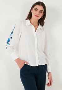 Unselected, white blue