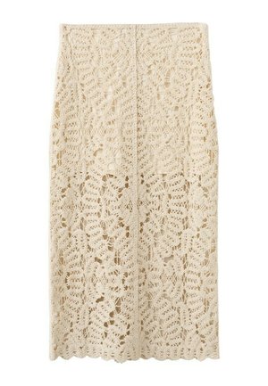 Beige gehaakte kanten midirok met bloemenpatroon en golvende zoom, tot aan de knie, hooggetailleerd ontwerp op een effen achtergrond.