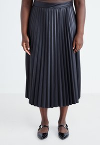 ONLY Carmakoma Gonna a campana - black