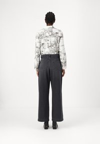 DAY Birger et Mikkelsen ELIJAH czarny