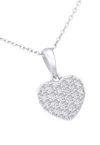 Pendente a forma di cuore in argento con una superficie scintillante, decorato con un motivo di piccole pietre trasparenti, sospeso a una delicata catena.