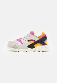 Não selecionado, light bone/university gold/black/lethal pink