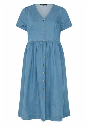 Lyseblå, kortærmet denimkjole med knapper foran, V-hals og rynket talje, knælængde.