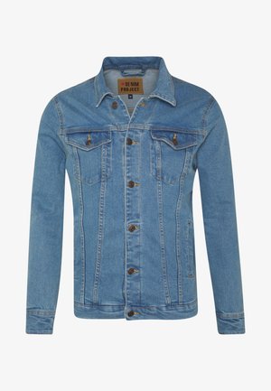 Hellblaue Jeansjacke mit Knopfverschluss, zwei Brusttaschen mit Klappen und Knöpfen sowie seitlichen Schlitz-Taschen, mit der Aufschrift "Denim Project", Größe M.