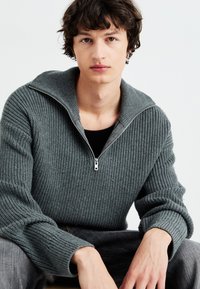Weekday BLEND HALF ZIP TURTLENECK  - Strikkegenser - dark grey