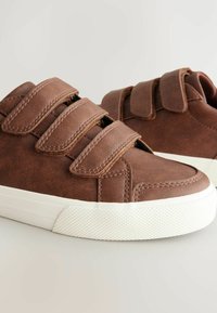 Nepasirinkta, tan brown