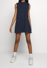 Tommy Jeans Žerzejové šaty - dark blue