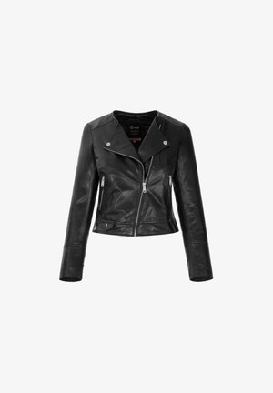 Czarna skórzana kurtka cropped z wyciętym kołnierzem, zamkiem z przodu i dwiema bocznymi kieszeniami na zamek. Gładka tekstura z akcentami w kolorze srebrnym.