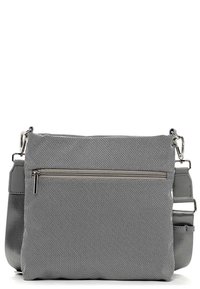 Grå tekstureret crossbody-taske med en vandret lynlåslomme foran og justerbar skulderrem med metalspænder.