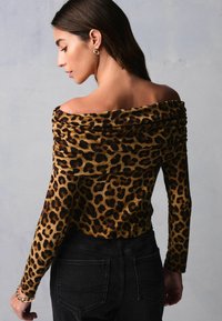 Next REGULAR FIT - Bluză cu mânecă lungă - leopard print