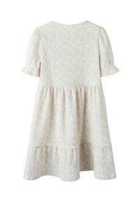 Leicht gemustertes Kleid in Pastellfarben mit kurzen Puffärmeln, einer gerafften Taille und einem gestuften Rock. Hergestellt aus strukturiertem Stoff.