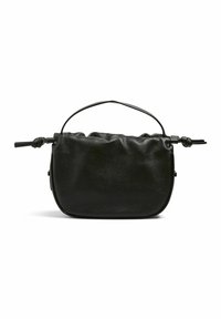 Černá kožená kabelka se zaobleným tvarem, staženým vrškem a dvěma uzlovými úchyty. Texturovaný povrch s hladkým zakončením.