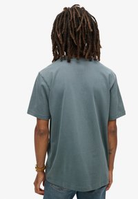 Superdry & Co MICRO LOGO GRAPHIC LOOSE - T-shirts print - stormy weather blue