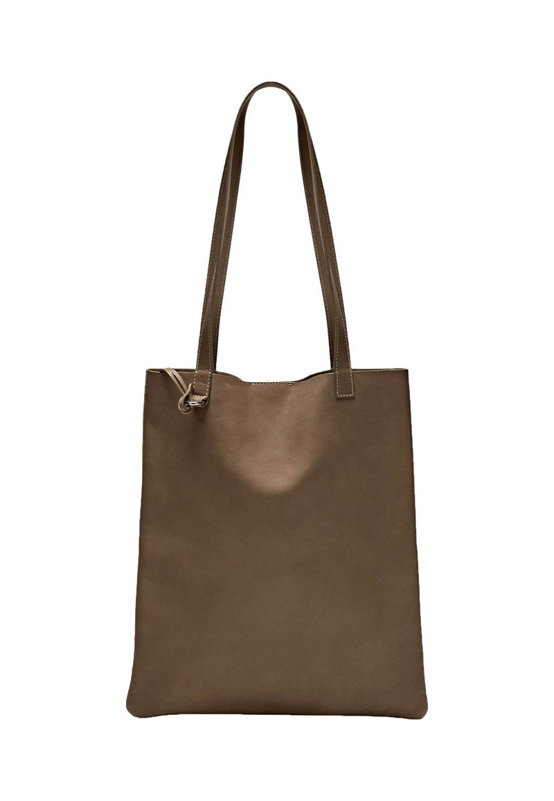 Borsa a mano in pelle marrone con doppio manico superiore, forma rettangolare, texture liscia e design minimalista, con apertura superiore.