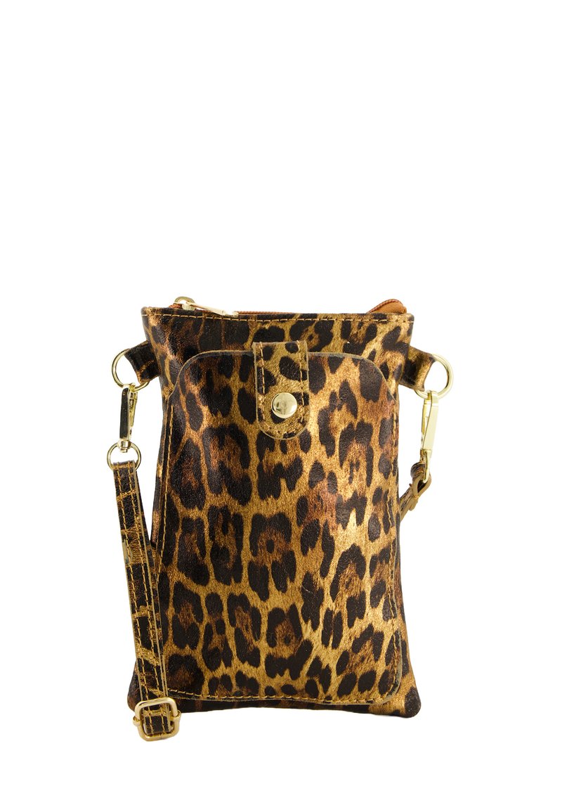 Puma-print crossbody taske lavet af tekstureret stof med guldscreeningshardware, med lynlåslukning og justerbar rem.