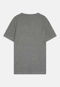 Grå T-shirt med korte ærmer og rund halsudskæring. Lavet af blødt stof, der har en glat tekstur og en afslappet pasform. Bagfra vist.