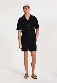 Shiwi Šortai - black geo sun