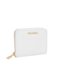 Billetera de cuero blanca con herrajes dorados y cremallera, que presenta el logotipo grabado "BOGNER" en la parte frontal. La superficie texturizada añade detalle.