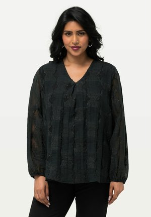 Blouse noire texturée avec un col en V, des manches bouffantes longues et un motif tissé avec un éclat subtil. Tissu doux avec des détails froncés aux manches.