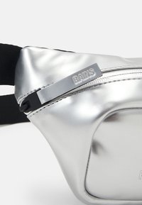 Rains BUM BAG MICRO UNISEX - Diržinis krepšelis - mirror