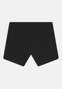 Pantalones cortos negros con una cintura elástica, que presentan un diseño elegante, textura suave y un corte a la altura de la rodilla. Sin bolsillos ni acentos visibles.