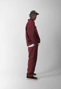 BLKVIS ATELIÉR DOUBLE KNEE UNISEX - Vaqueros cargo - red ochre