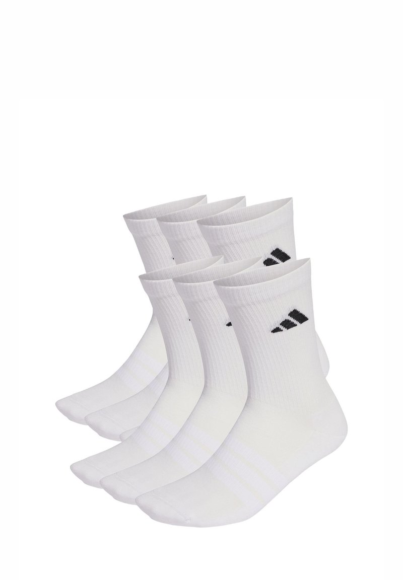 Bijele atletske čarape od mješavine pamuka, rebraste teksture, duljine do gležnja, s crnim Adidas logotipom i prugama. Pakiranje od četiri para.