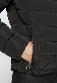 ONLY Petite Vinterjacka - black