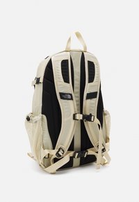 The North Face HOT SHOT UNISEX - Nahrbtnik - gravel/black