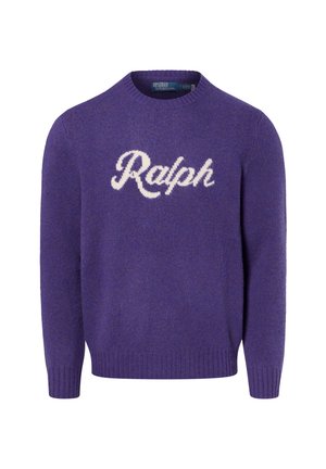 Maglione lavorato a maglia viola con maniche lunghe e testo bianco corsivo "Ralph" sul petto.