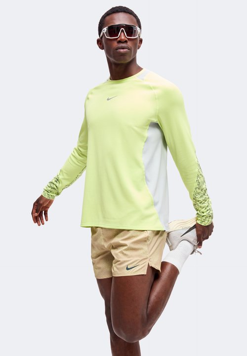 Nike STRIDE - Camiseta de manga larga - light lemon twist/grey fog — foto 4