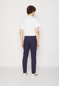 Tommy Jeans Chino kalhoty - dark blue