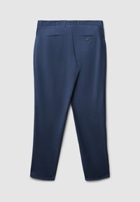 Marineblaue Hose aus einem glatten Stoff mit einer feinen Textur, mit zwei Gesäßtaschen mit Knöpfen und einem geraden Schnitt.