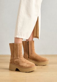 CLASSIC TWIN SEAM NEW HEIGHTS - Plateaustøvletter - chestnut