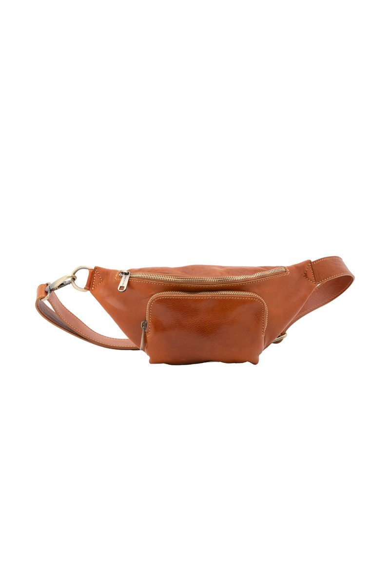 Bruine leren heuptas met een textuurafwerking, voorzien van een hoofdvak met ritssluiting en een voorvak, verstelbare schouderriem en hardware in goudkleur.