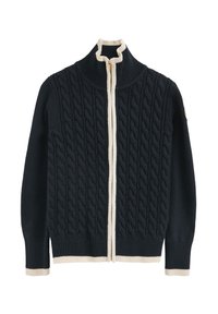 Granatowy sweter z grubym splotem, z wysokim kołnierzem oraz kremowym zamkiem błyskawicznym i wykończeniem; ściągacze na mankietach i u dołu, z teksturowanym wzorem na całej powierzchni.