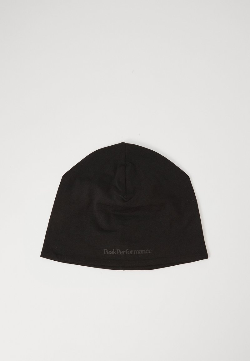 Beanie nera realizzata in tessuto morbido e elasticizzato. Presenta una texture liscia e un logo discreto, con una parte superiore arrotondata e un orlo allungato.