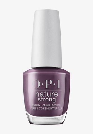 Flasche des Nagellacks Purple OPI Nature Strong mit natürlichem Ursprung und weißem Deckel vor einfachem Hintergrund.