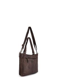Braune Lederhandtasche mit doppelten Tragegriffen, rechteckiger Form, glatter Textur, vorderen Reißverschlussfach und metallischen Hardware-Akzenten.