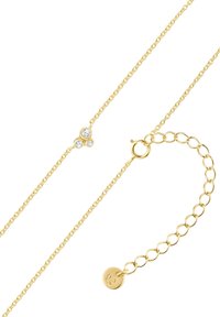 Zelta ķēdes kaklarota ar trim caurspīdīgiem kristāliem centrā, ar regulējamu aizdari un apaļu logo piekariņu.