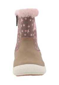Roze en grijze enkelboots met een fuzzy roze manchet, sterrenpatroon in het grijze materiaal en een witte rubberen zool met gestructureerde details.