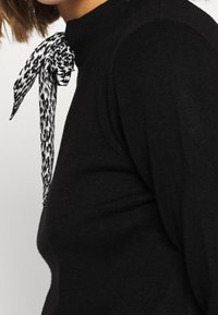 Molly Bracken Stickad tröja - black