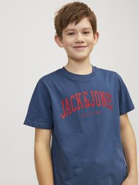 Jack & Jones Junior JJEJOSH CREW NECK - Camiseta estampada - ensign blue