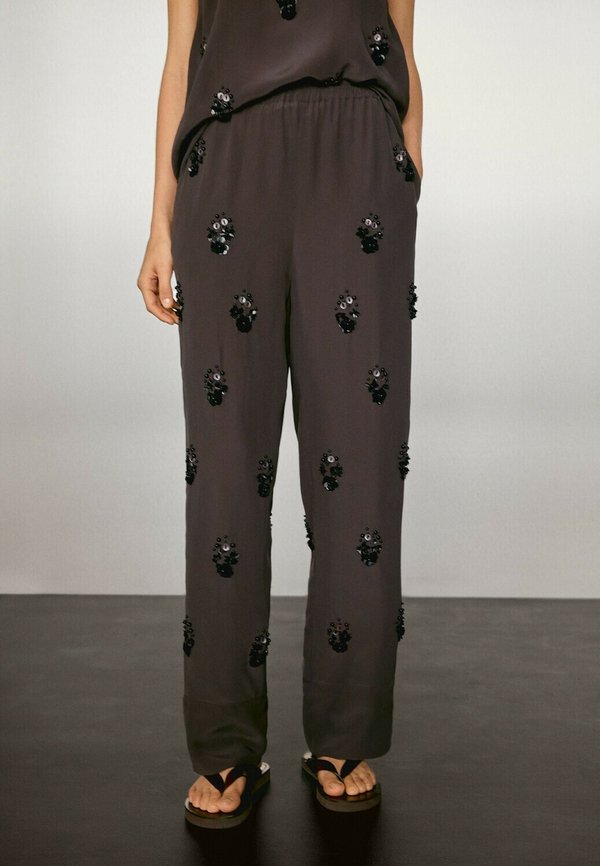 FLOWING FLORAL APPLIQUÉS  - Trousers