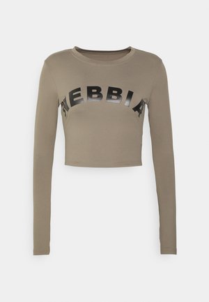 Nebbia LONG SLEEVE THUMBHOLE SPORTY CROP - Pikkade varrukatega topp - mocha