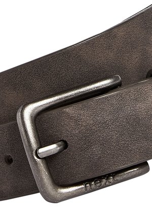 Ceinture en cuir brun avec une finition texturée et une boucle en métal poli gravée du mot "next". Elle présente un design classique et du matériel robuste.